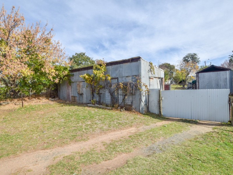 13 Yass Street, Young NSW 2594