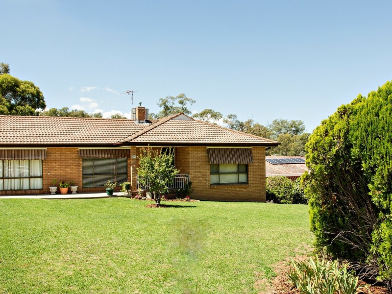 67 Blackett Avenue, Young NSW 2594
