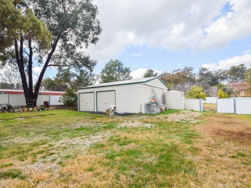 67 Blackett Avenue, Young NSW 2594