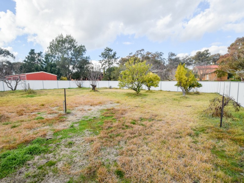 67 Blackett Avenue, Young NSW 2594