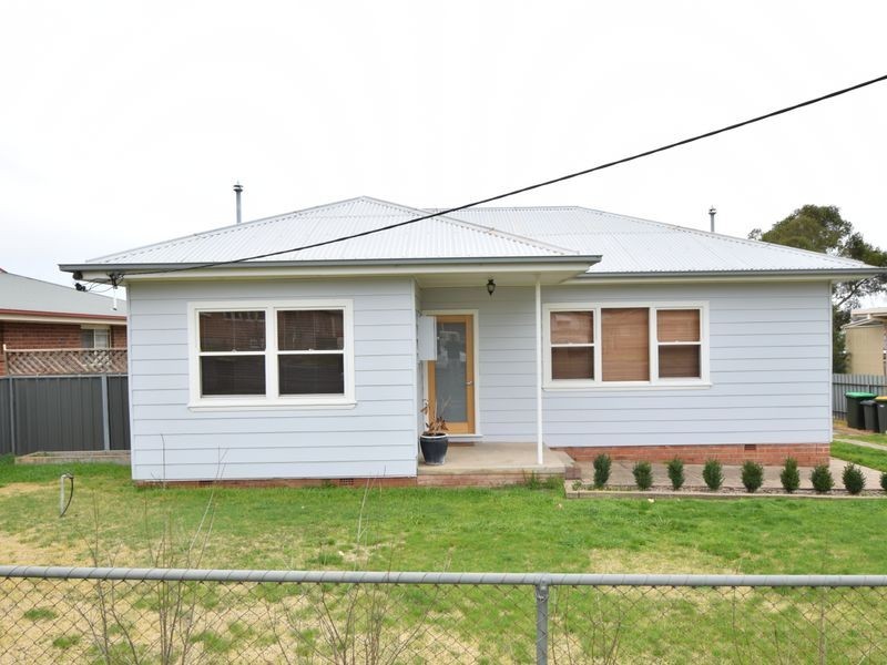 9 Spring Street, Young NSW 2594