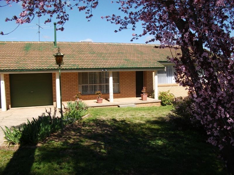 28 Toompang Street, Young NSW 2594