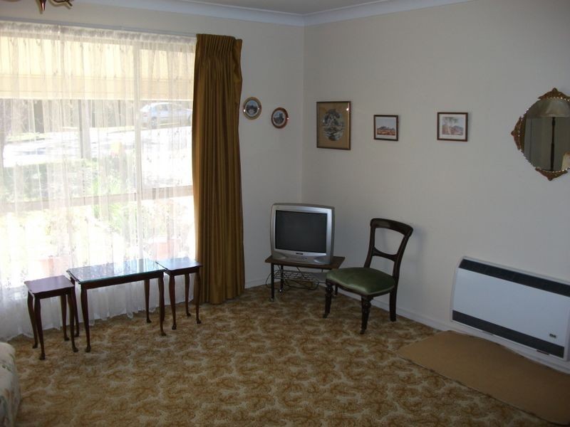 28 Toompang Street, Young NSW 2594