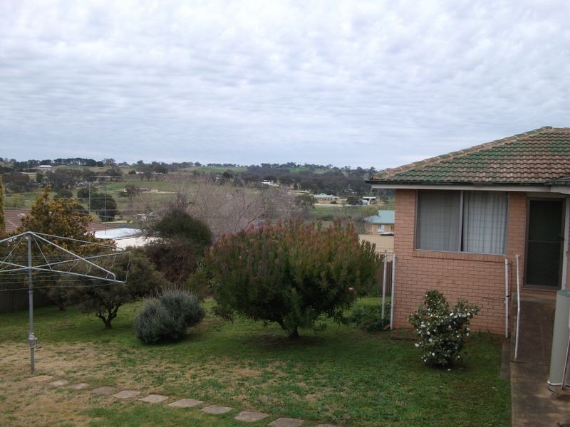 28 Toompang Street, Young NSW 2594