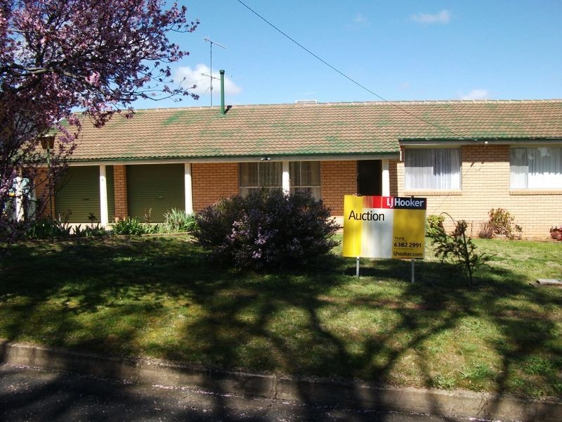 28 Toompang Street, Young NSW 2594