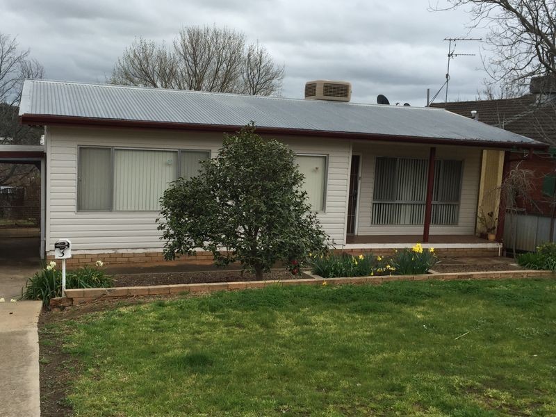 3 Milong Street, Young NSW 2594