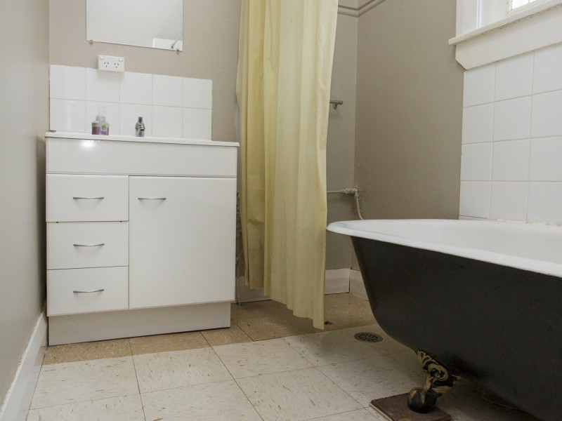 Unit 1/14 Spring St, Young NSW 2594