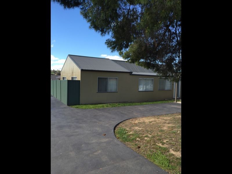 11 Miro Street, Young NSW 2594