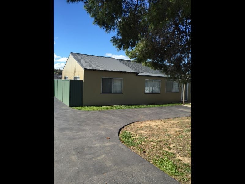 11 Miro Street, Young NSW 2594