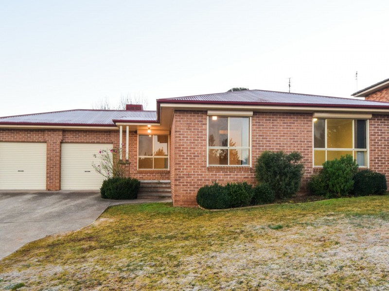 22 Tadross Avenue, Young NSW 2594