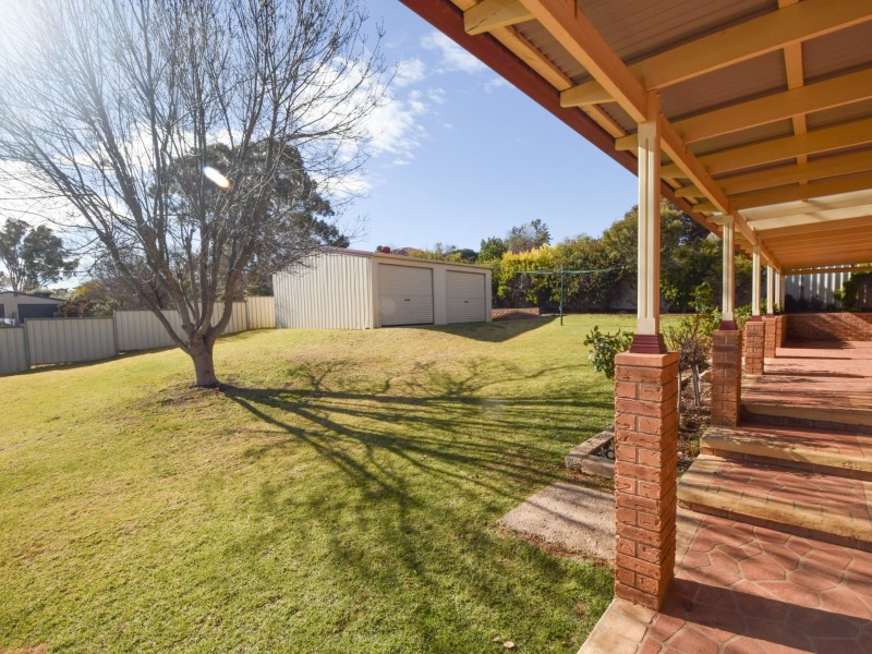 22 Tadross Avenue, Young NSW 2594