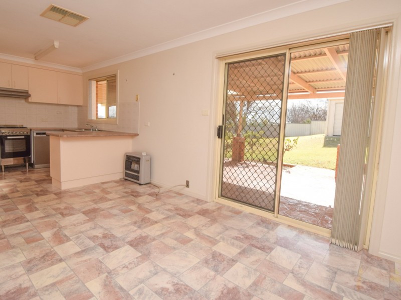 22 Tadross Avenue, Young NSW 2594