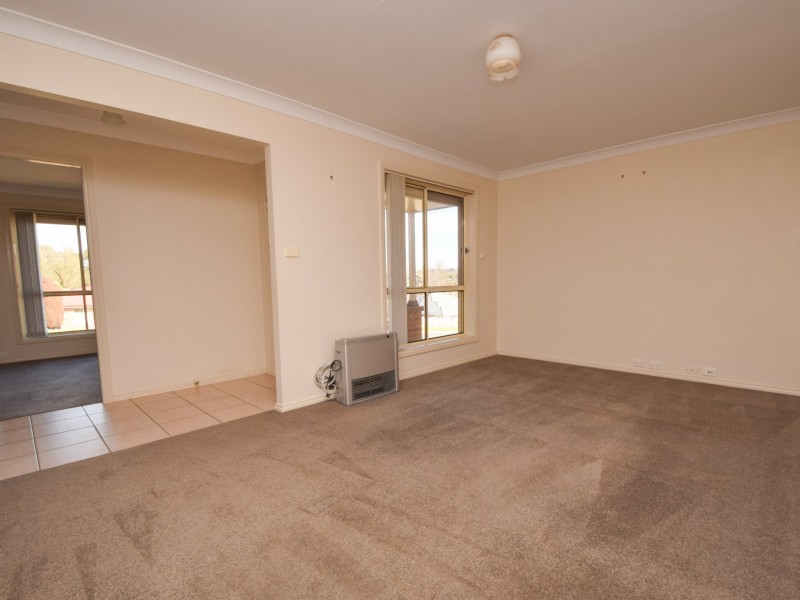 22 Tadross Avenue, Young NSW 2594