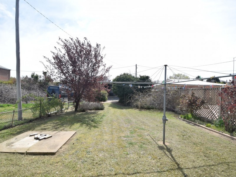 11 Boorowa St, Young NSW 2594