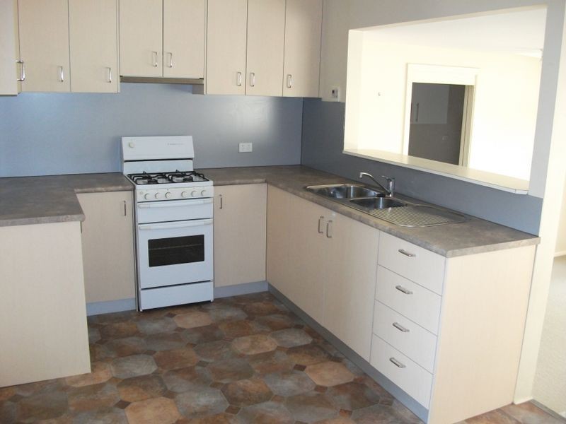 13 Bendick Street, Young NSW 2594