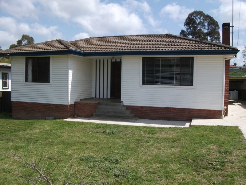 13 Bendick Street, Young NSW 2594