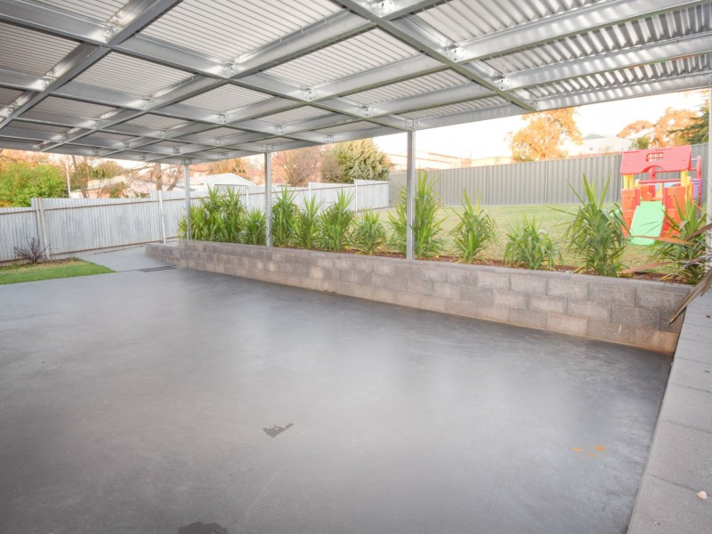 1 Blackett Avenue, Young NSW 2594
