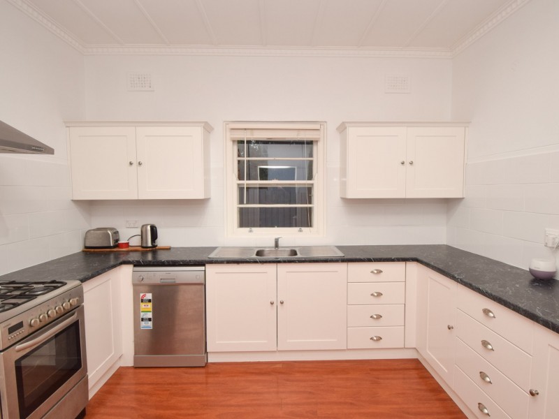 1 Blackett Avenue, Young NSW 2594