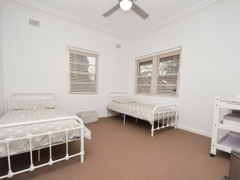 1 Blackett Avenue, Young NSW 2594