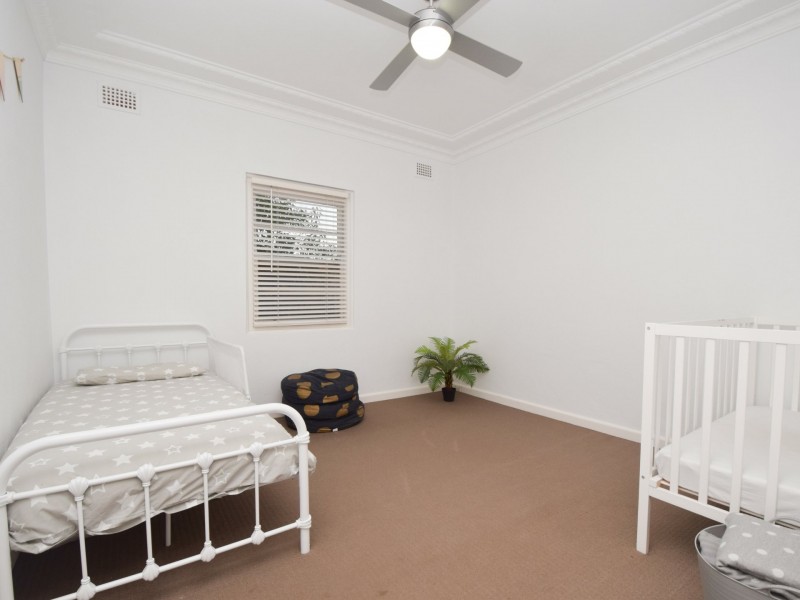 1 Blackett Avenue, Young NSW 2594