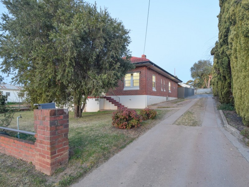 1 Blackett Avenue, Young NSW 2594