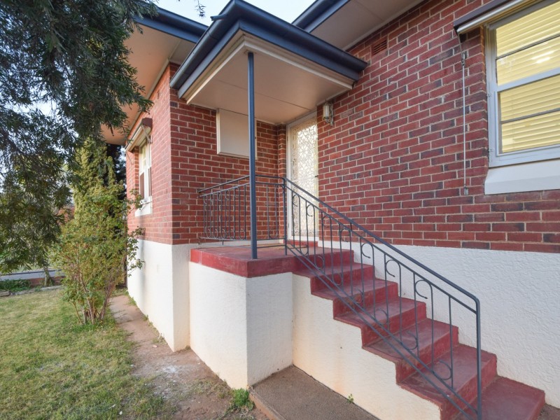 1 Blackett Avenue, Young NSW 2594