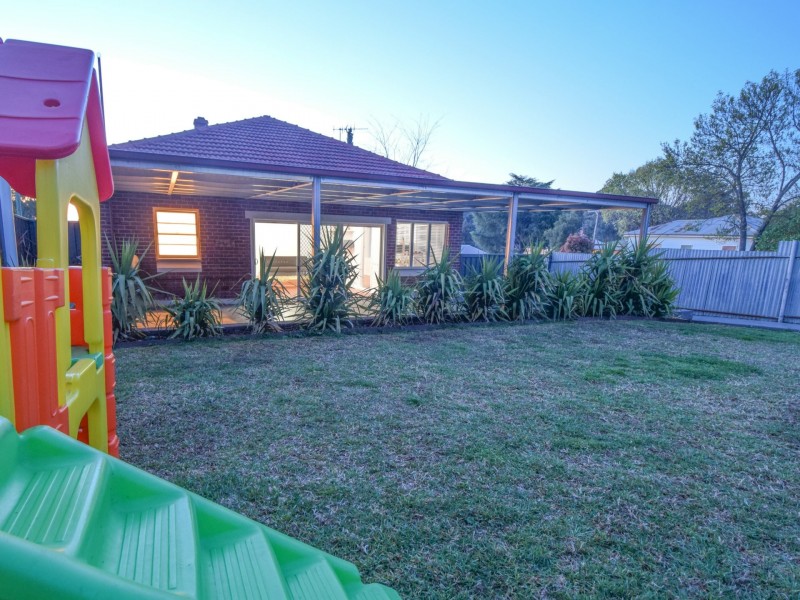 1 Blackett Avenue, Young NSW 2594