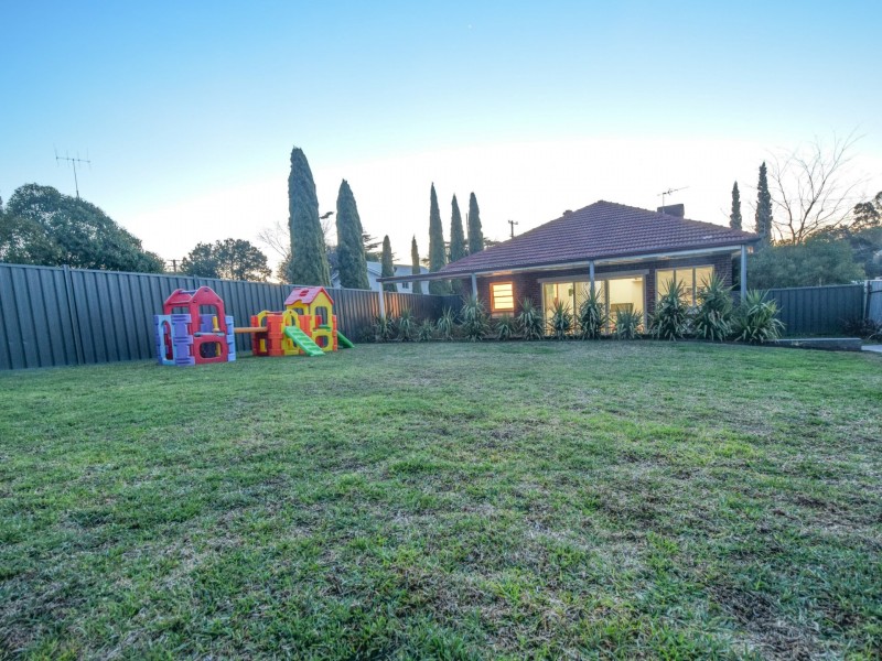 1 Blackett Avenue, Young NSW 2594