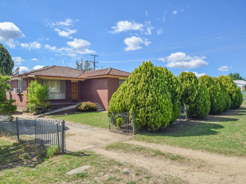 24 Murringo Street, Young NSW 2594