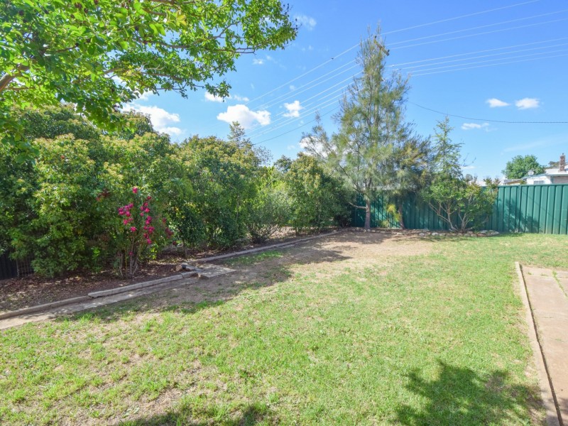 24 Murringo Street, Young NSW 2594