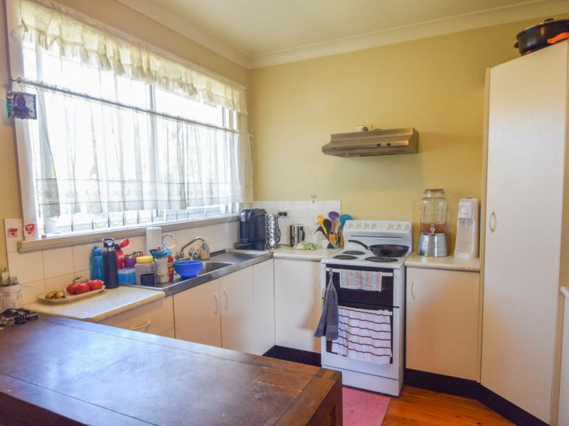 24 Murringo Street, Young NSW 2594