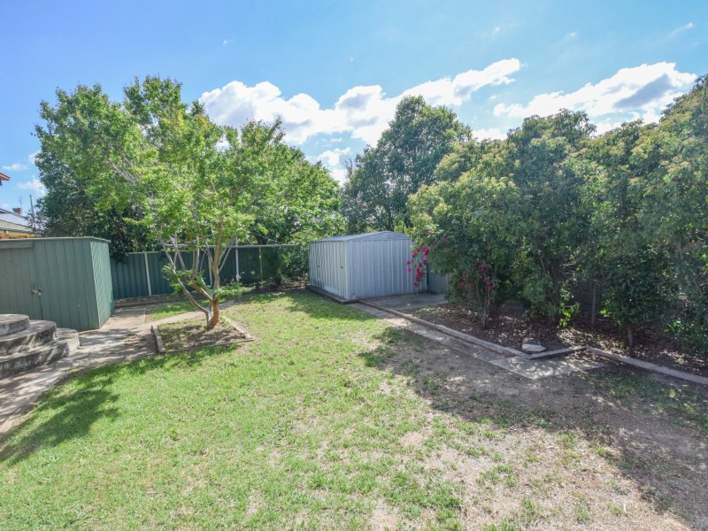 24 Murringo Street, Young NSW 2594