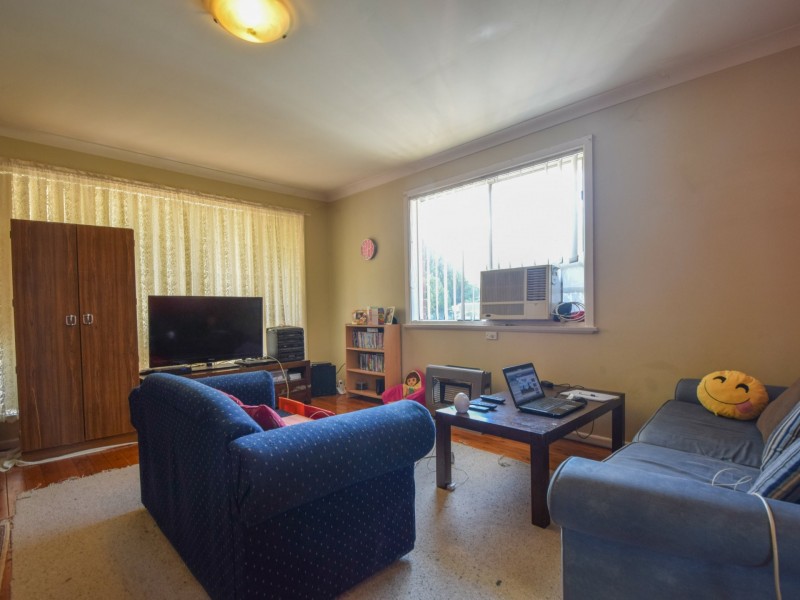 24 Murringo Street, Young NSW 2594