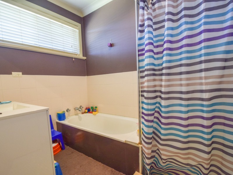 24 Murringo Street, Young NSW 2594