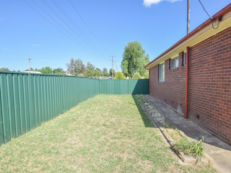24 Murringo Street, Young NSW 2594