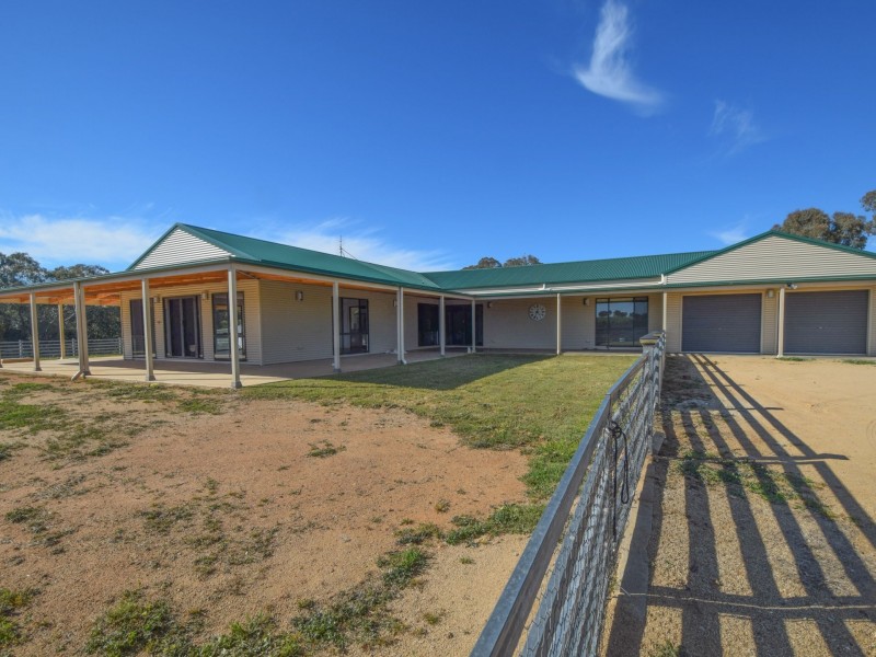 31 Saines Road, Young NSW 2594