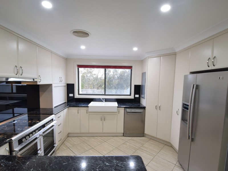 31 Saines Road, Young NSW 2594