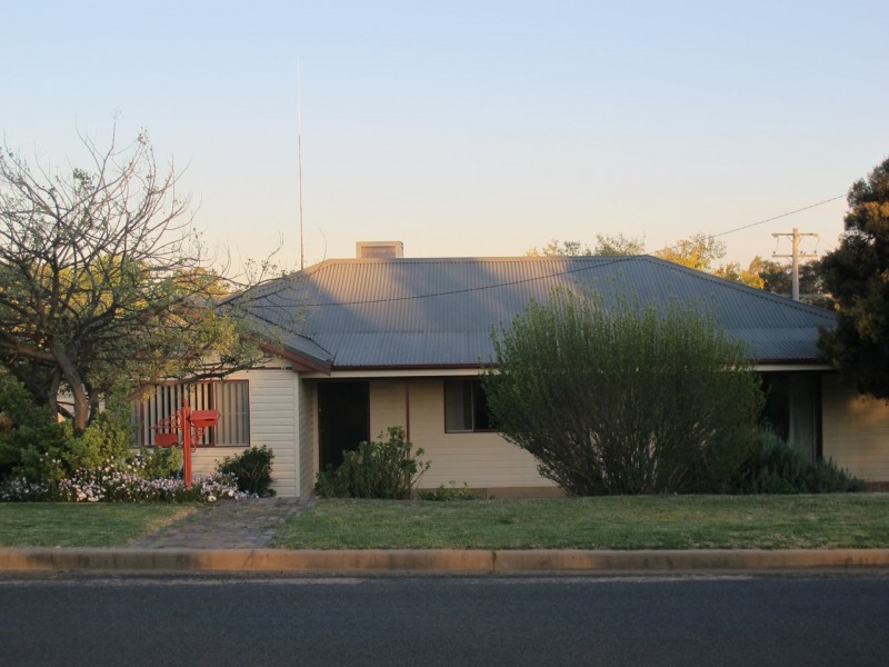 45 Fontenoy Street, Young NSW 2594