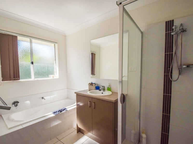 7 Molloy Place, Young NSW 2594