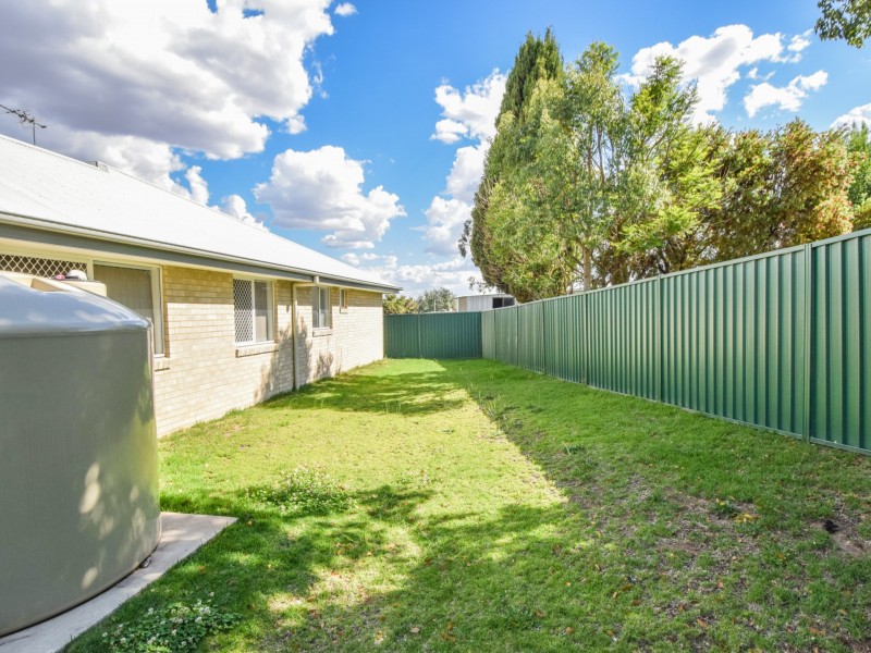 7 Molloy Place, Young NSW 2594