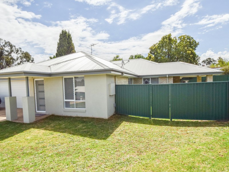 7 Molloy Place, Young NSW 2594