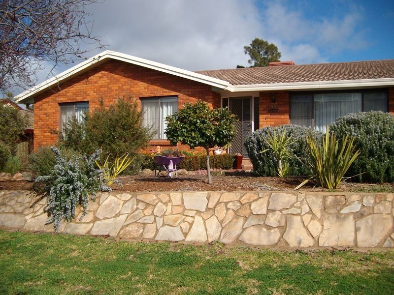 72 Fontenoy Street, Young NSW 2594