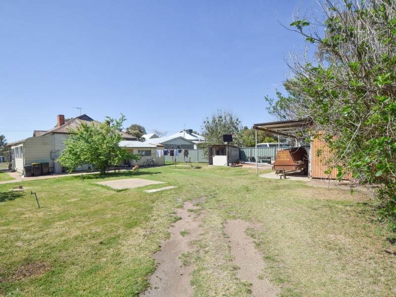 19 Wombat Street, Young NSW 2594