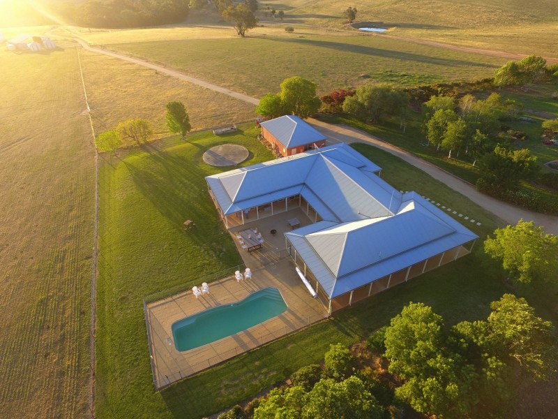 PEAKVIEW 1 Moppity Road, Young NSW 2594