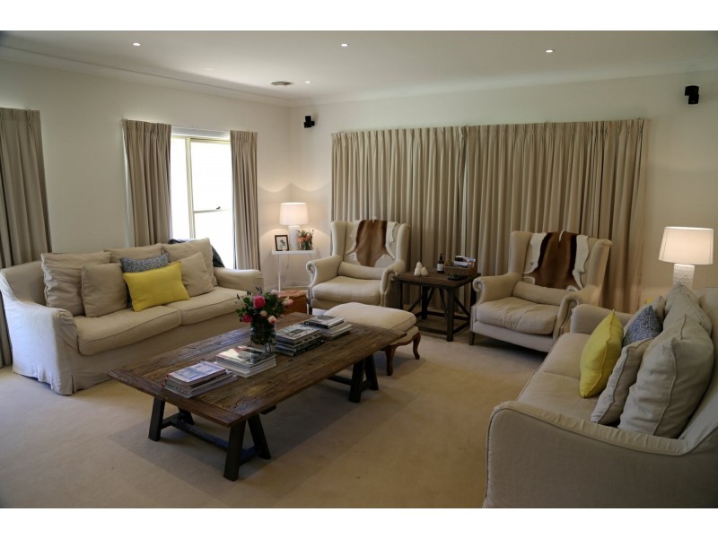 PEAKVIEW 1 Moppity Road, Young NSW 2594