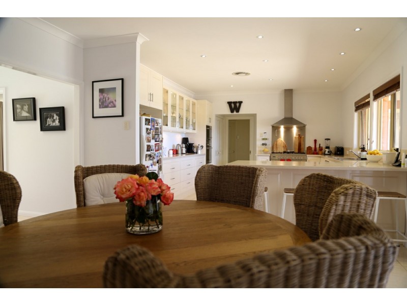 PEAKVIEW 1 Moppity Road, Young NSW 2594