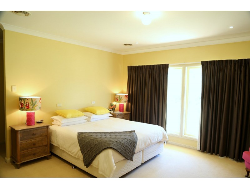 PEAKVIEW 1 Moppity Road, Young NSW 2594