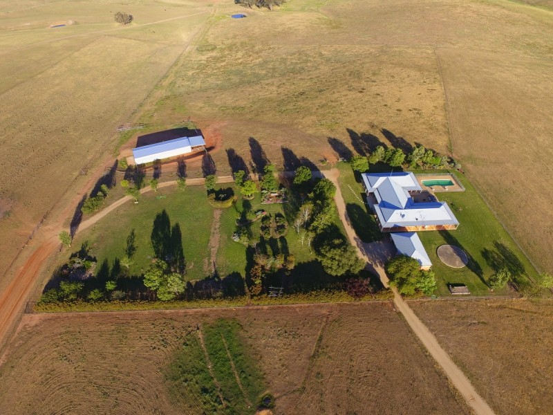 PEAKVIEW 1 Moppity Road, Young NSW 2594