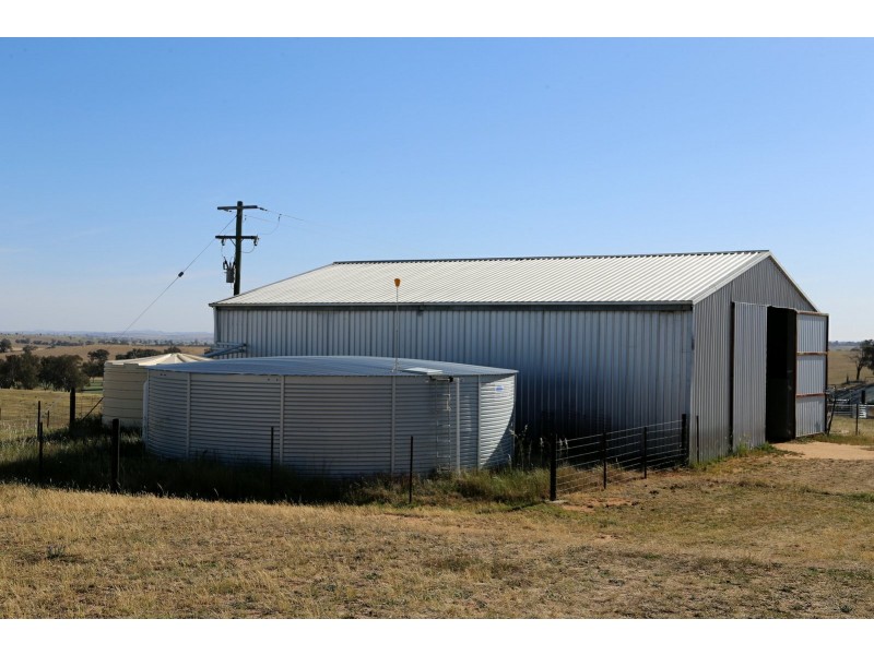 PEAKVIEW 1 Moppity Road, Young NSW 2594