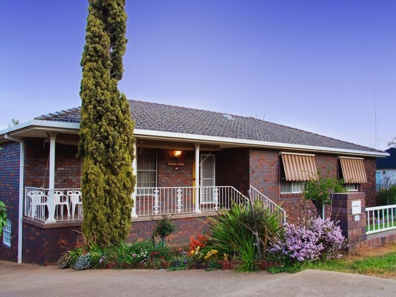 44 Campbell Street, Young NSW 2594